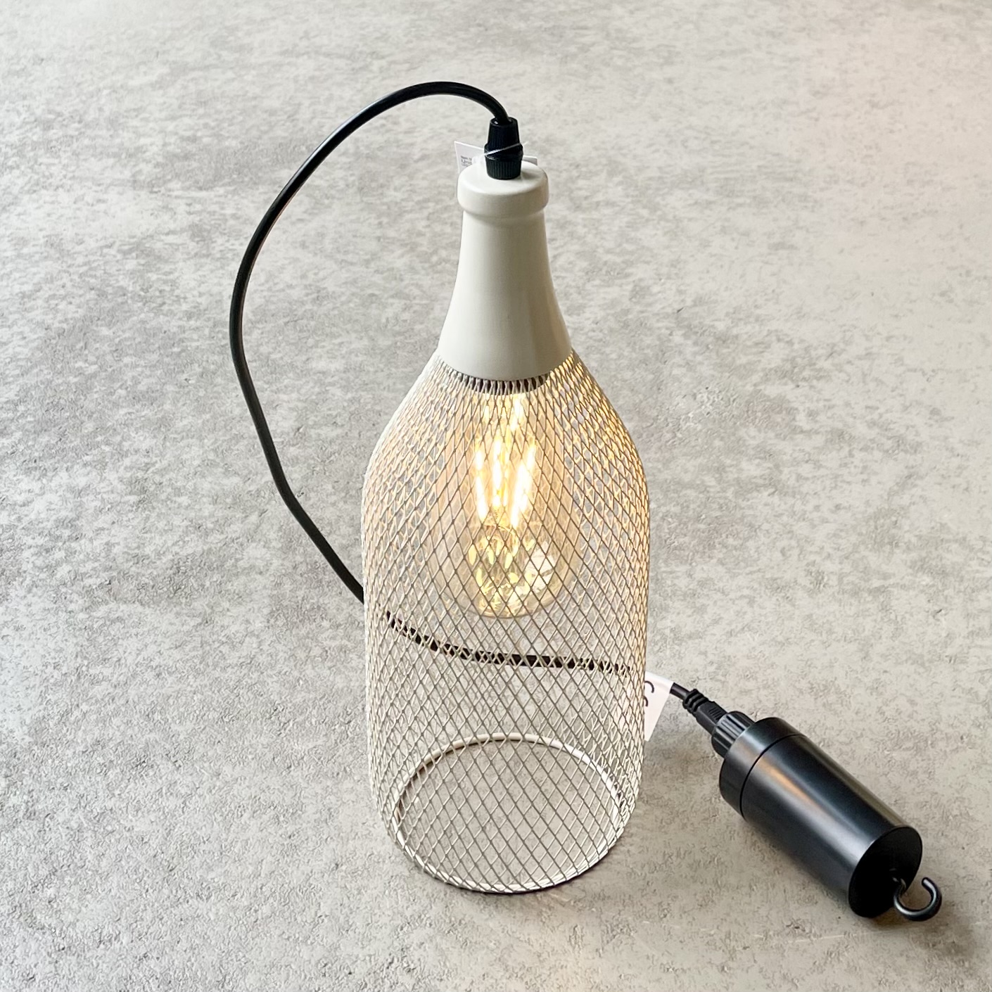 LED-Lampe "Grid" zum Hängen in Flaschenform H31cm, cremegrau