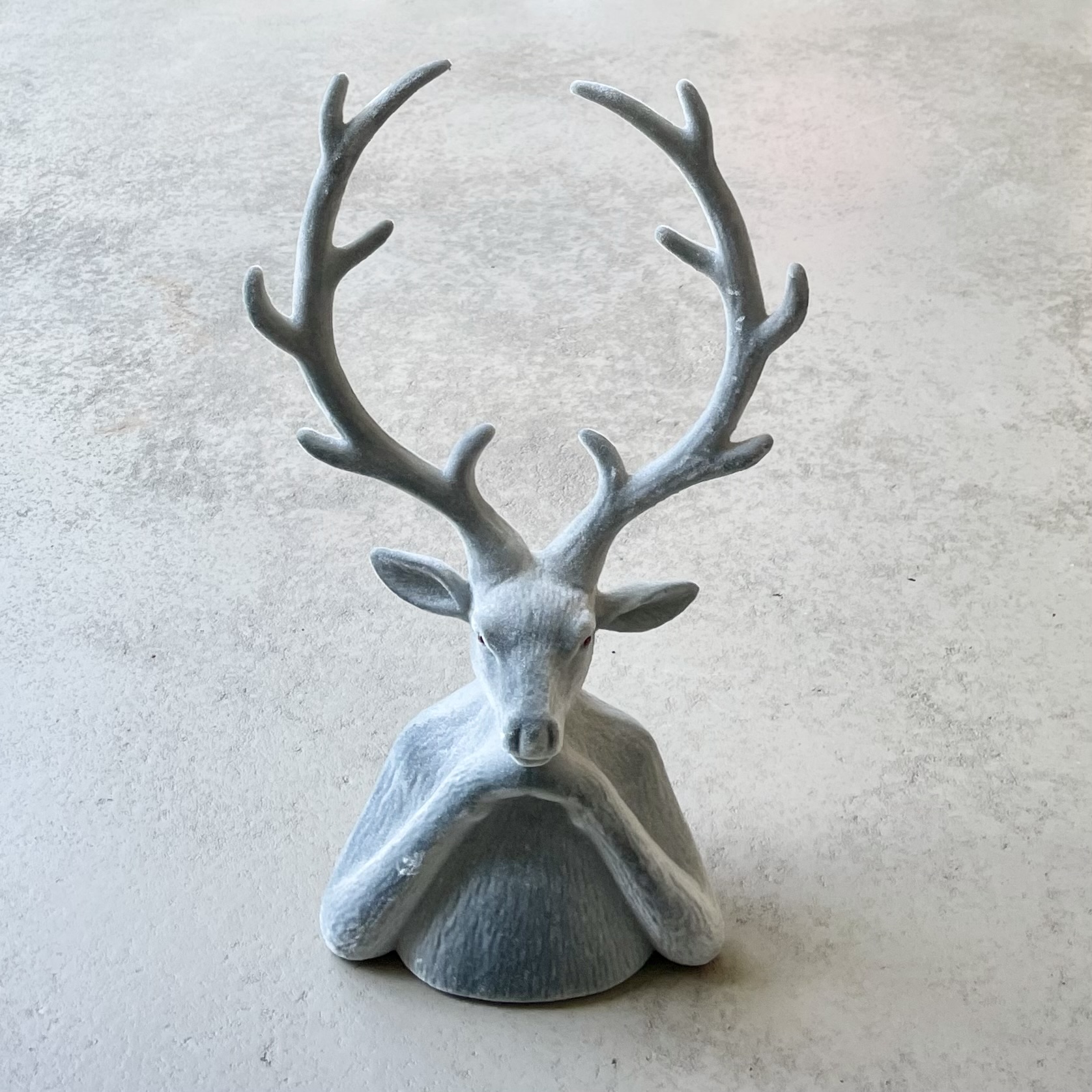 Kst. Hirschkopf "Tasko" H45cm, grau