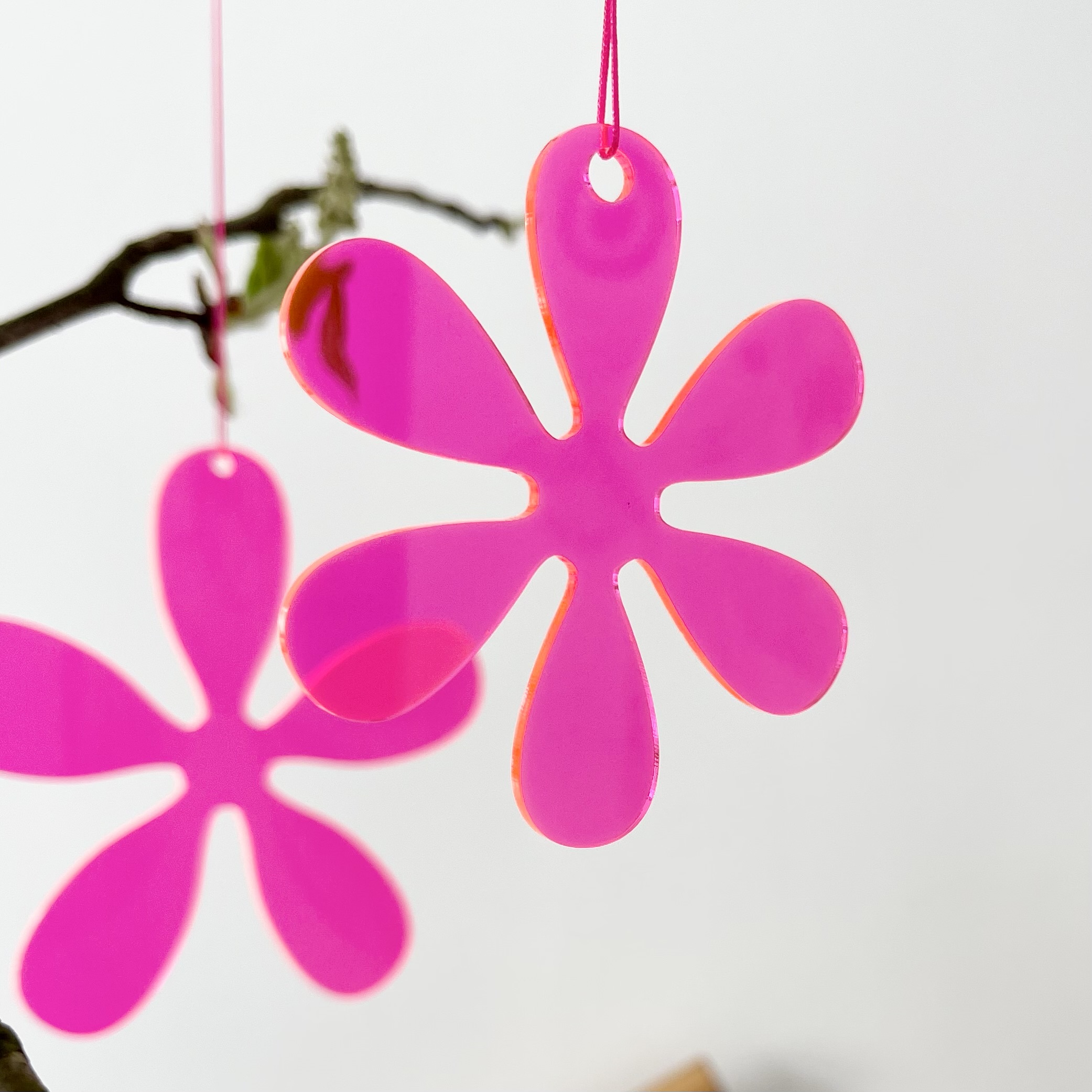 Hänger Blume 9cm Neon Pink 6 blättrig