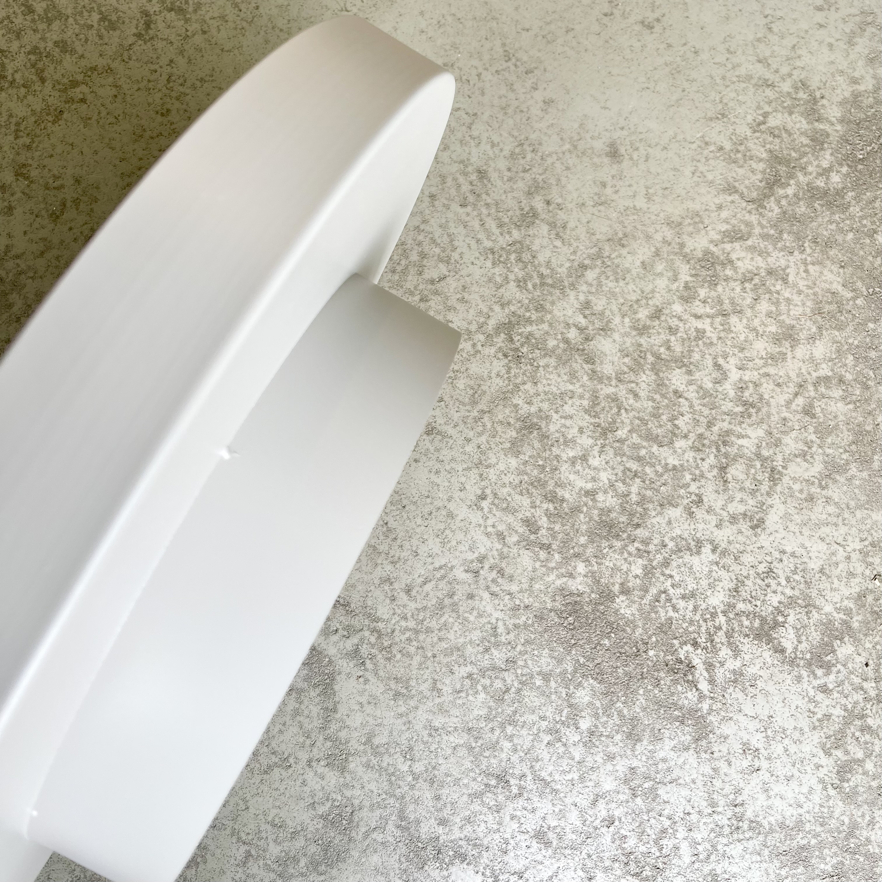 Metall-Tablett "Erik" auf Fuß D50cm, taupe