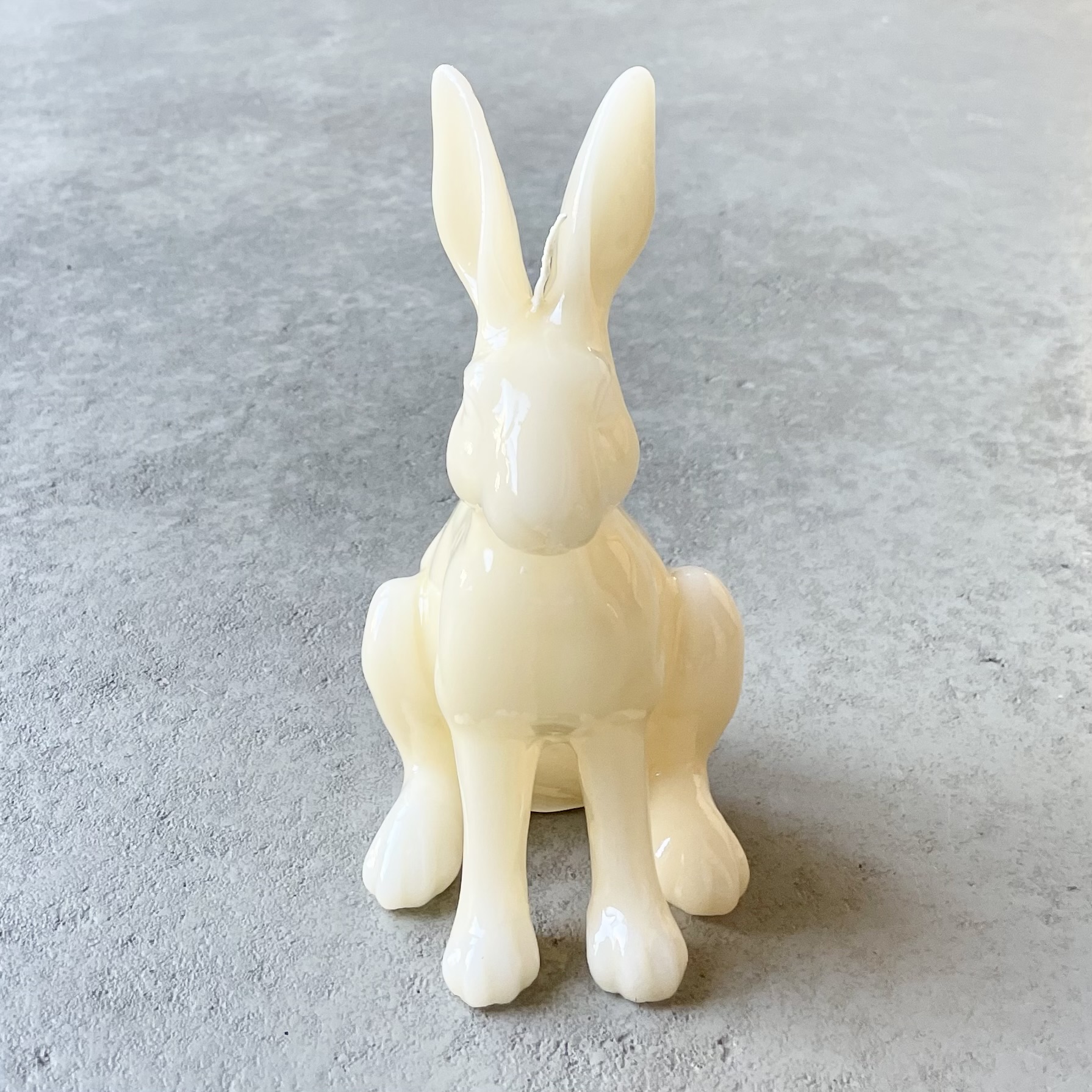 Hochglanz Objektkerze "Hase" H22cm, Quitte