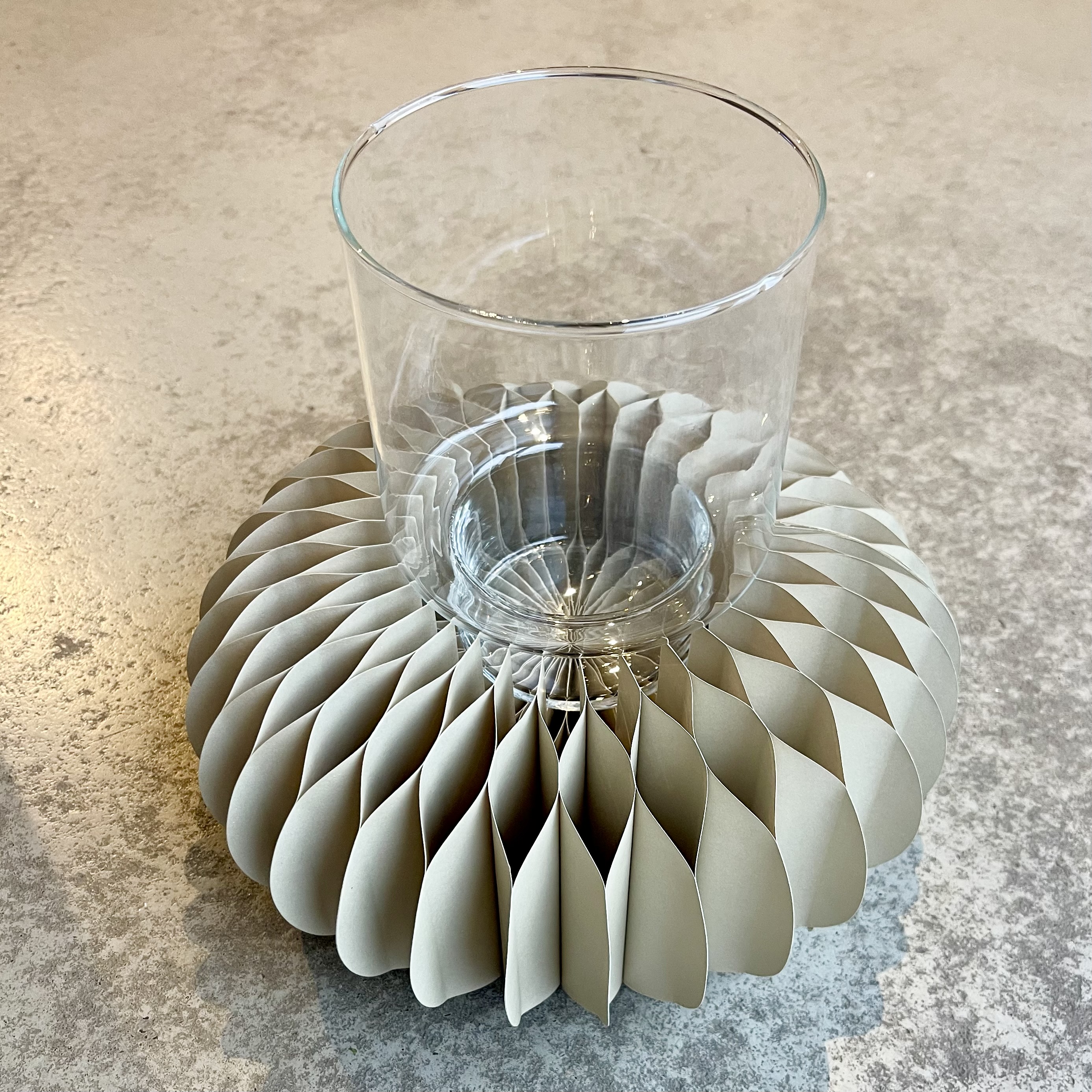 Pap.Sockel"Dacia",D39H16,5cm, greige