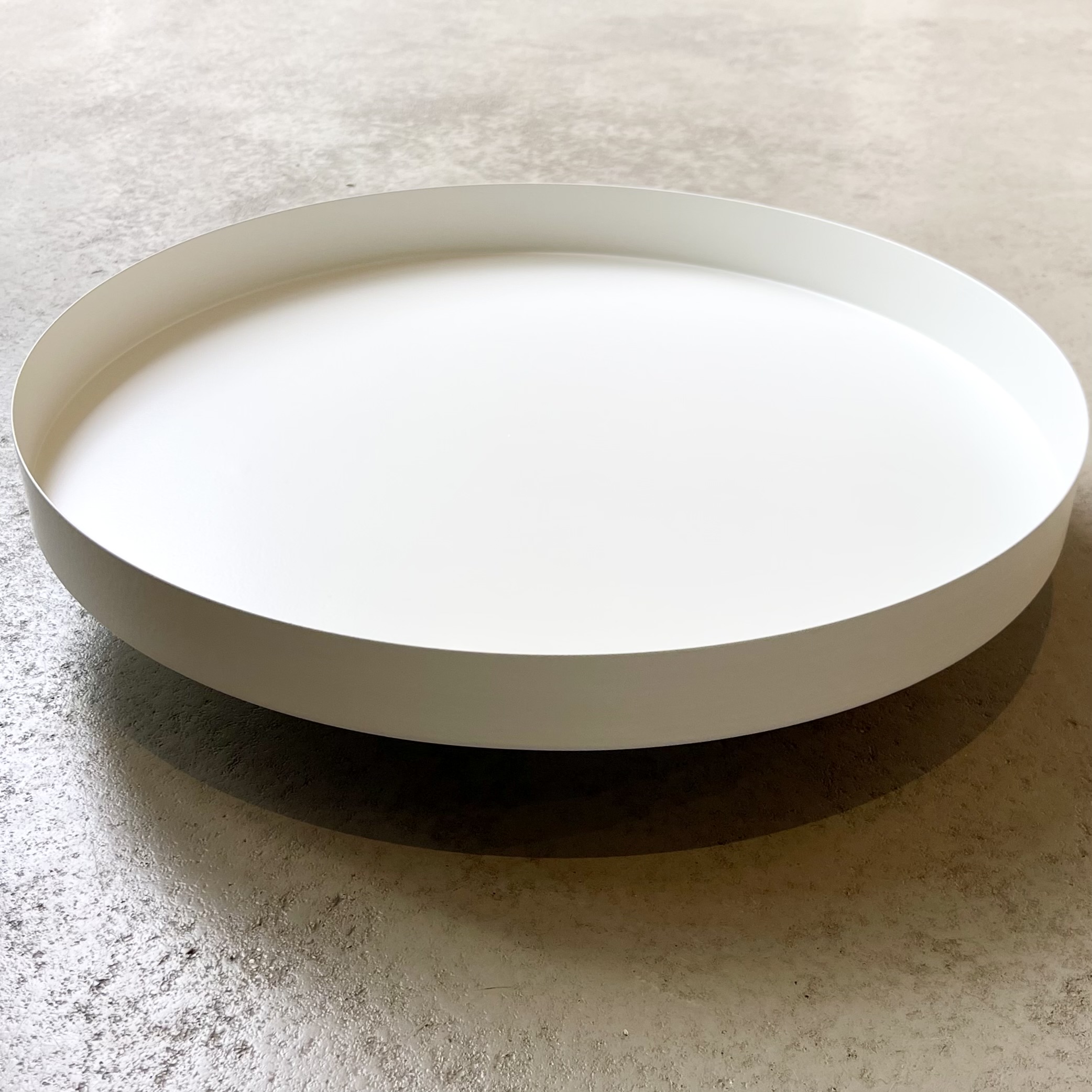 Metall-Tablett "Erik" auf Fuß D50cm, creme