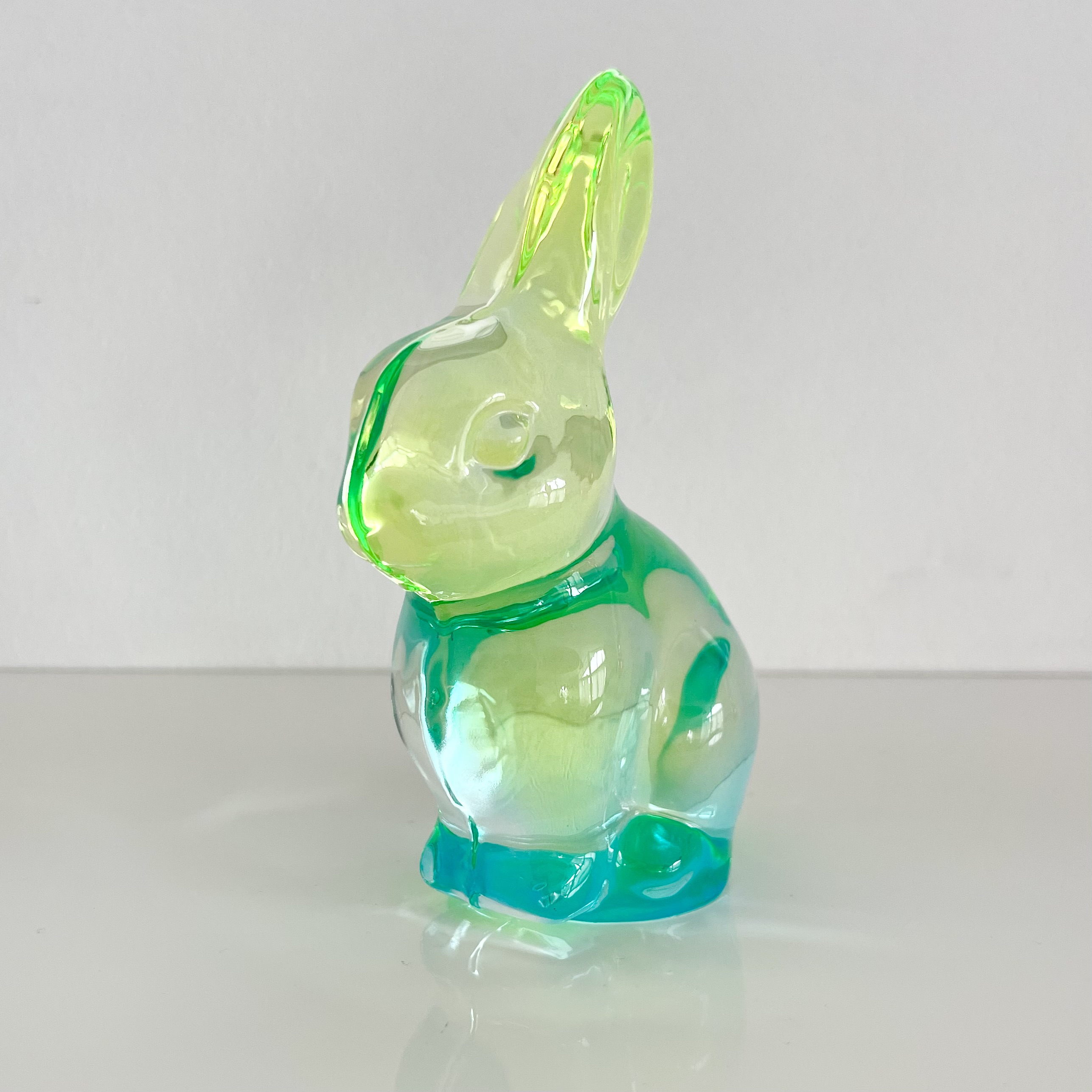 Honey Bunny, Hase, sitzend, neon grün