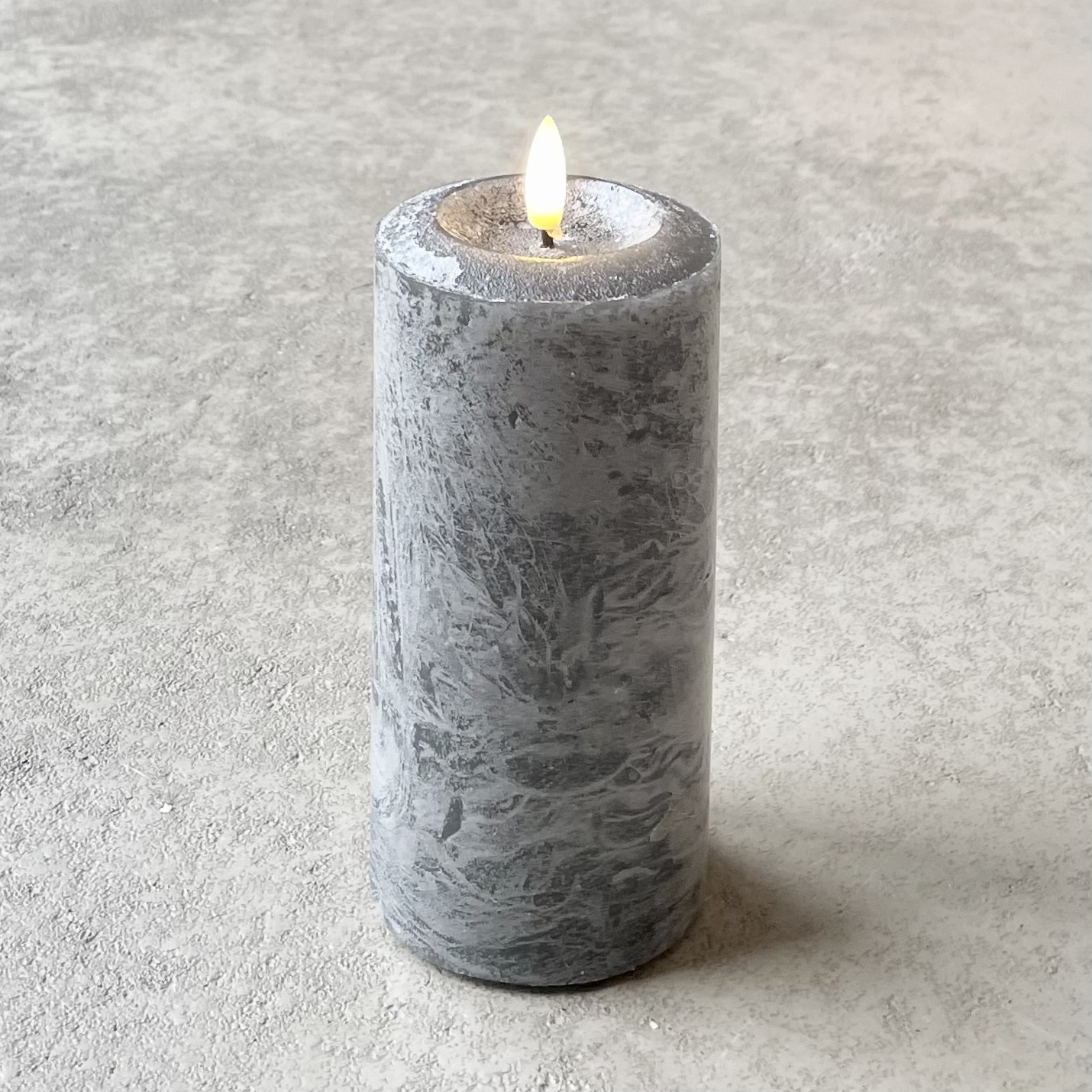 LED-Kerze "Florale" H16cm, dark grey frosted finished
