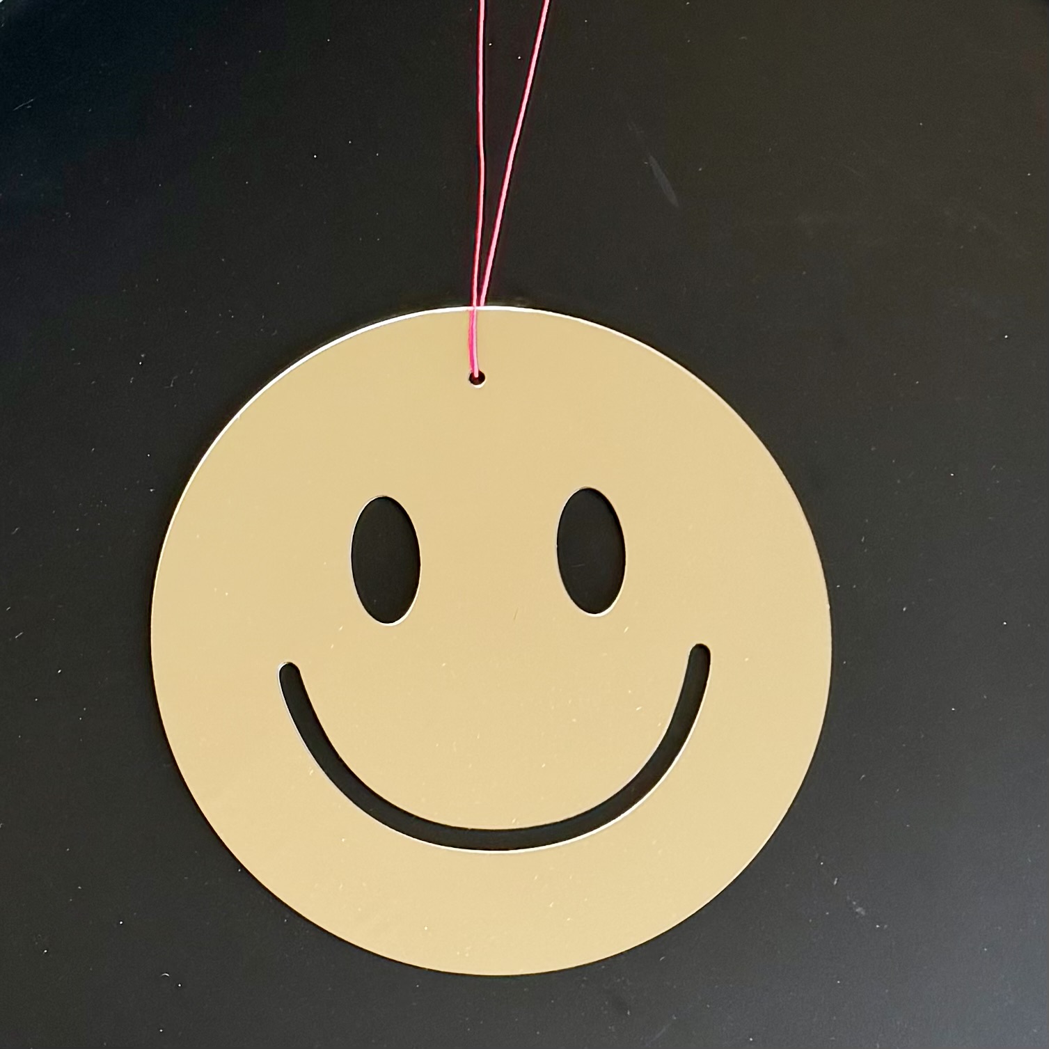 Hänger Smiley 20cm, Spiegelgold