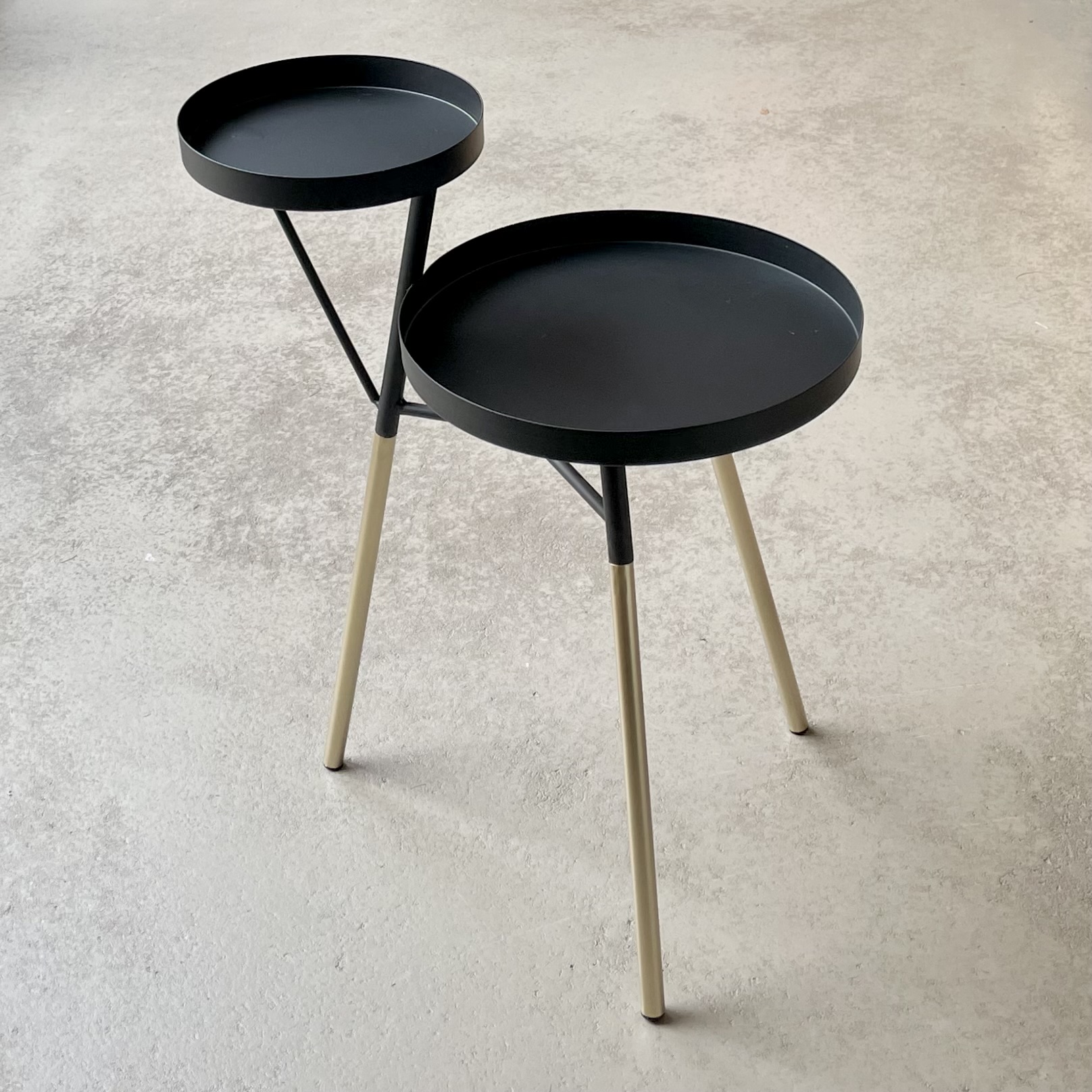 Metall-Tisch mit 2 Platten H56cm, schwarz/gold