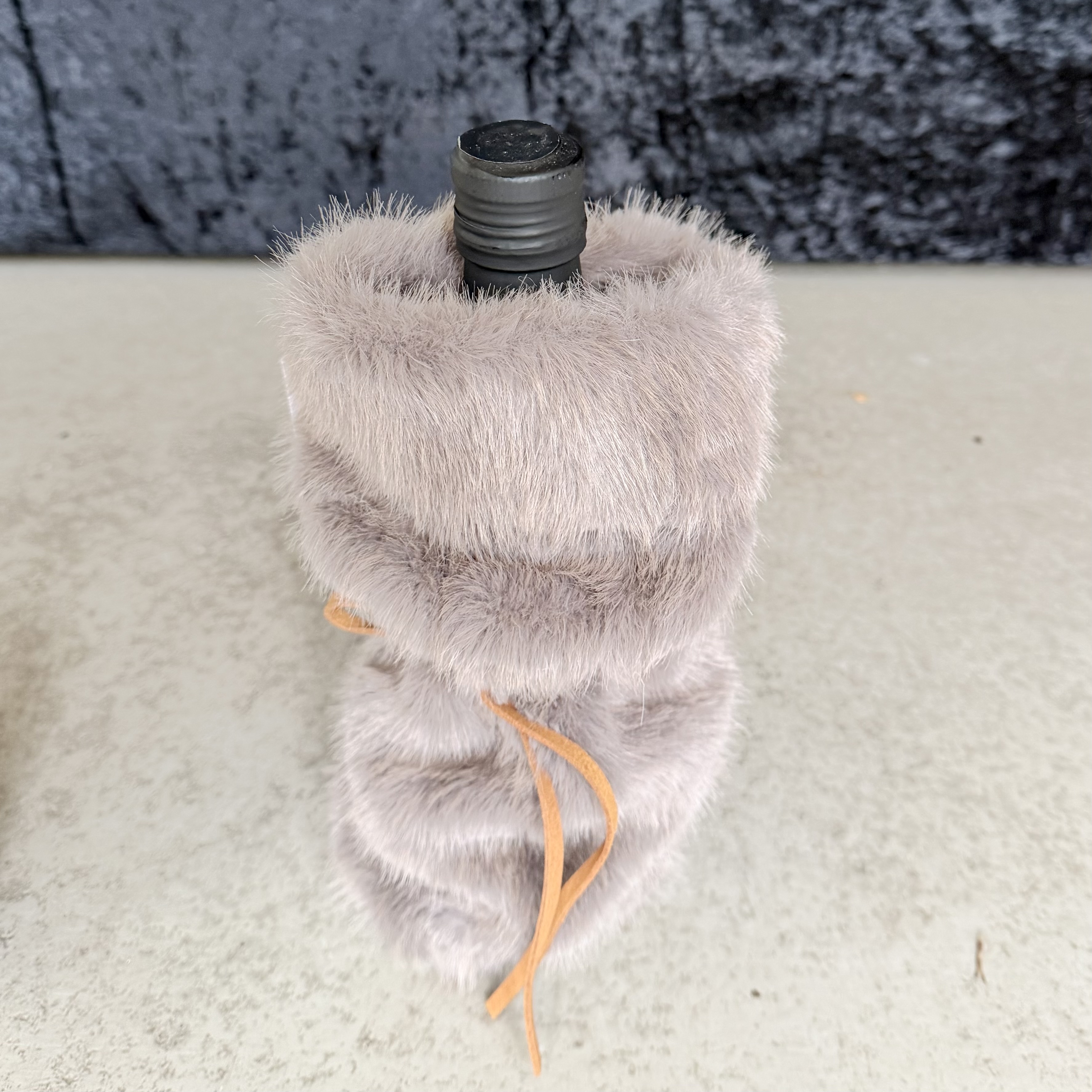 Kunstfell Flaschentasche, 15 mal 30cm, taupe