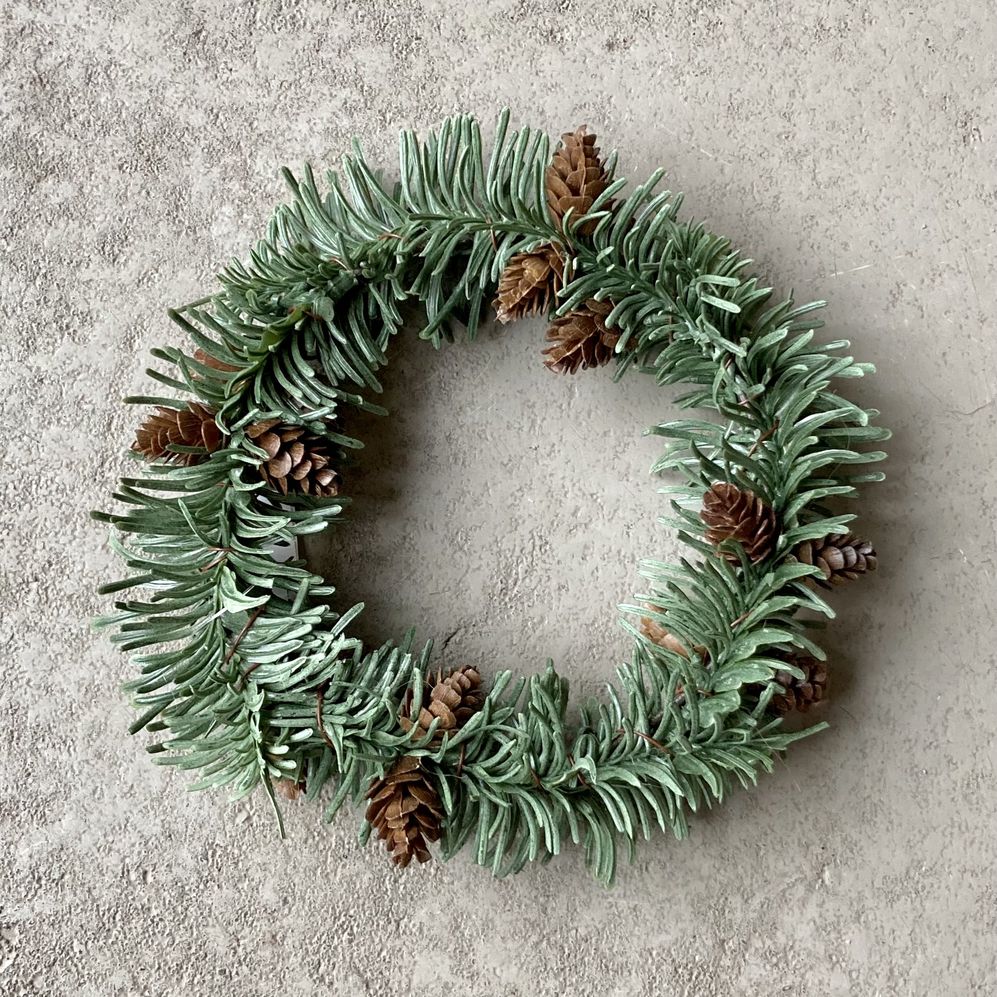 Tannenkranz mit Zapfen D18
