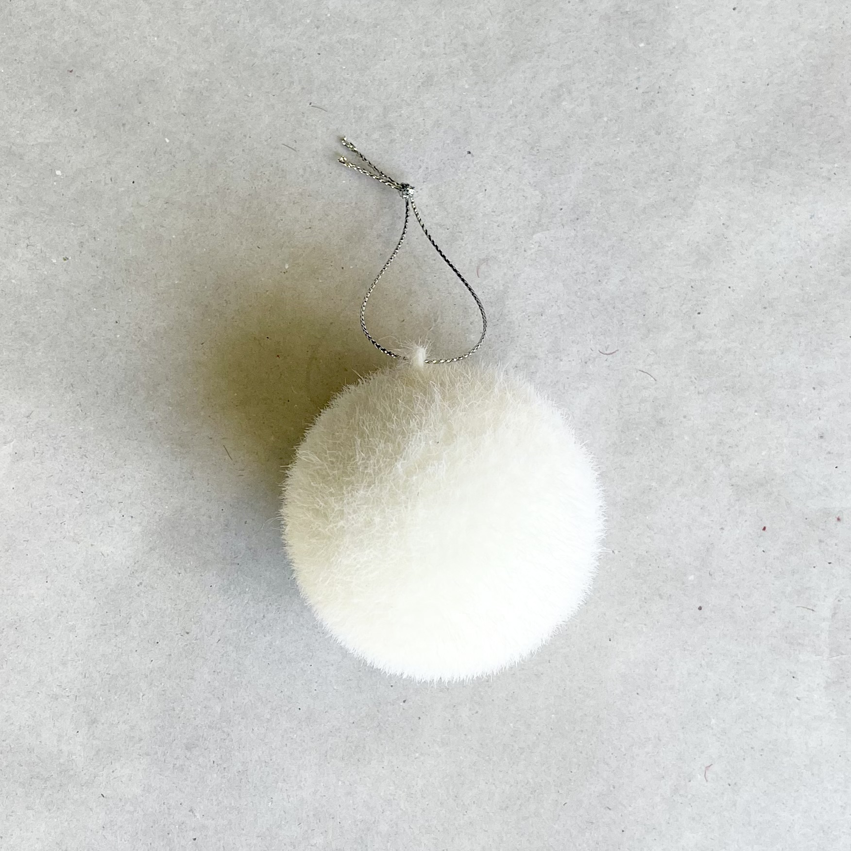 Kst.Kugel "Tasko" z.H., D6cm, creme, Modell `26