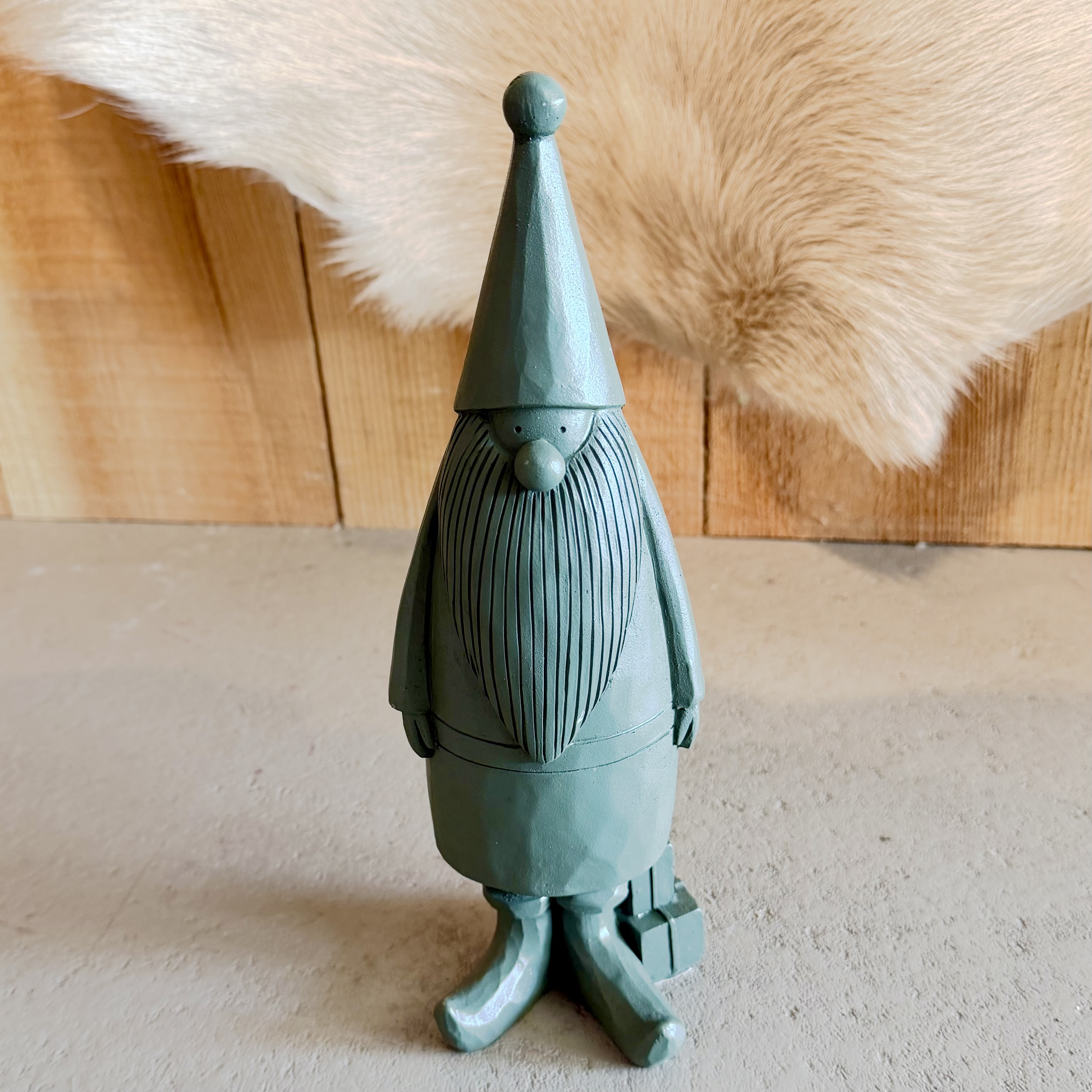 Poly Santa "Gino" Geschenk, H27cm, dk.grün