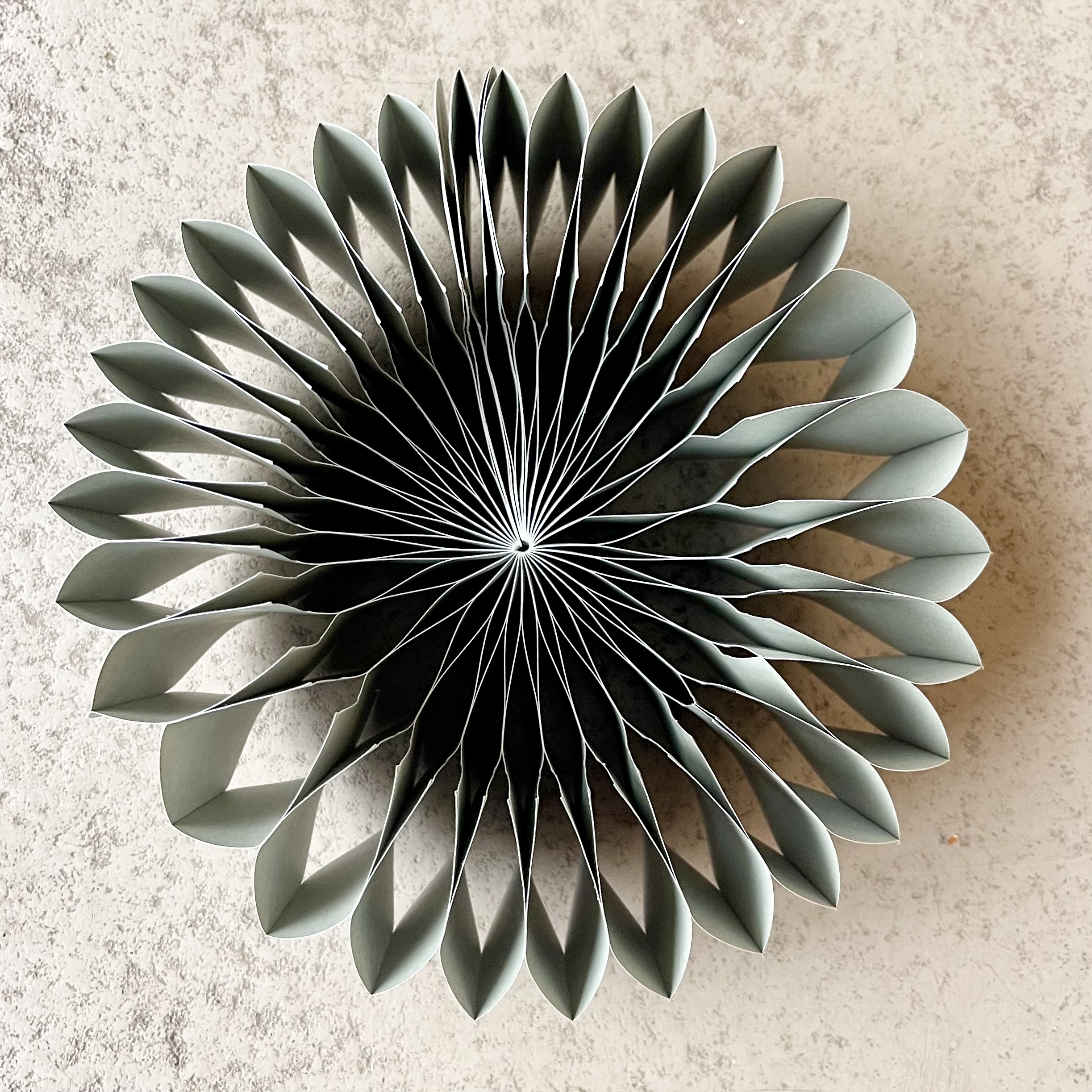 Pap.Sockel"Dacia",D39H16,5cm, taubengra