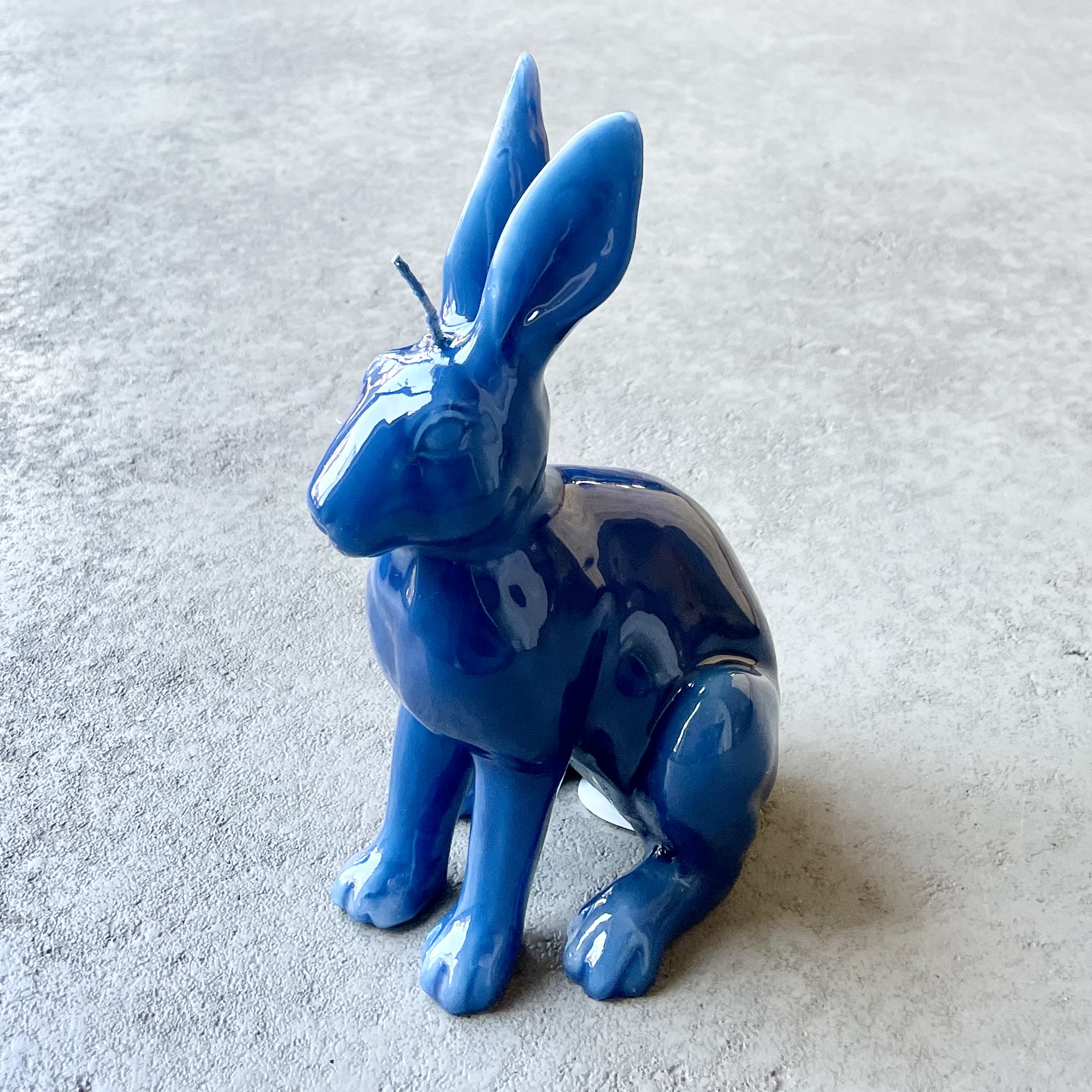 Hochglanz Objektkerze "Hase" H 22cm, Kornblume