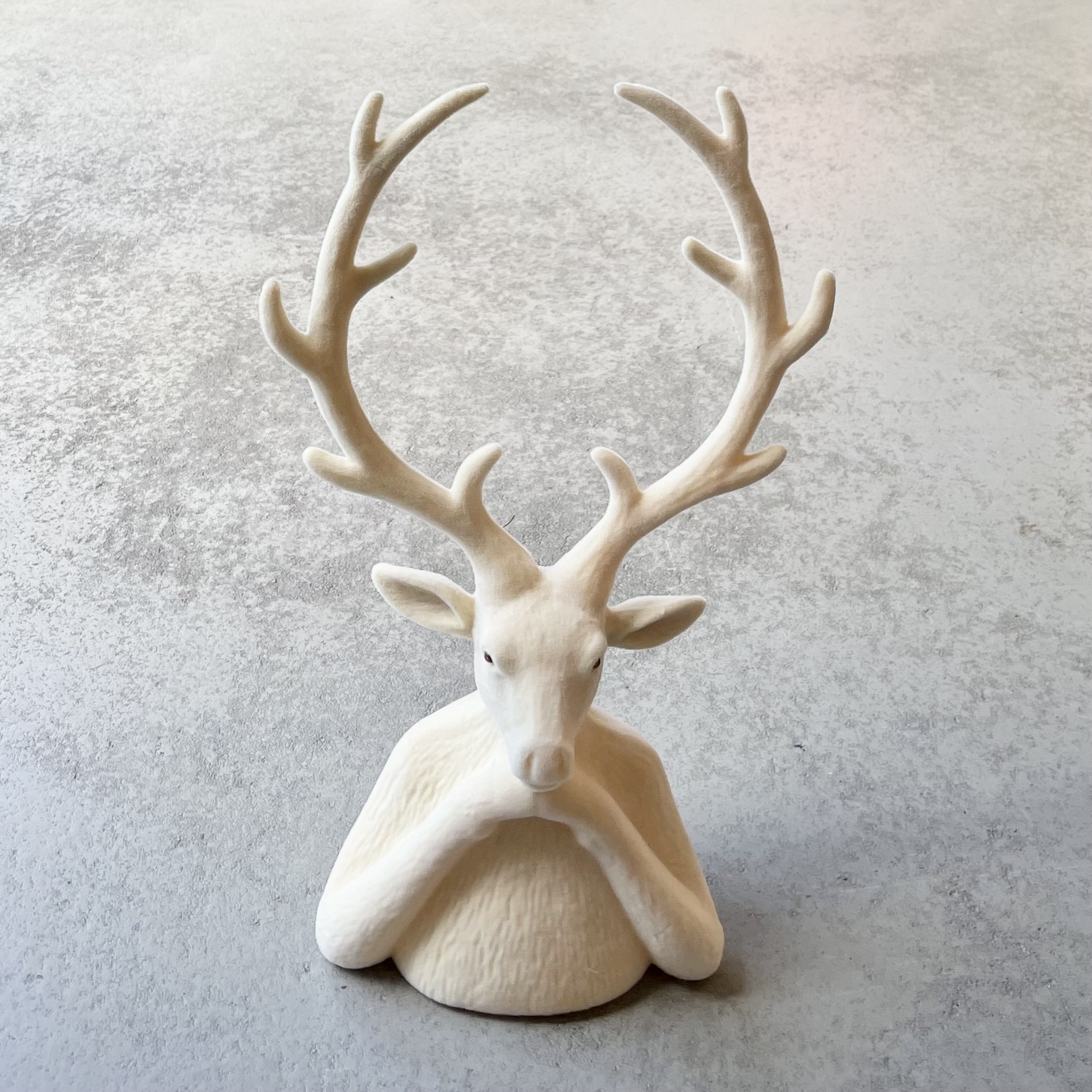 Kst. Hirschkopf "Tasko" H45cm, sand