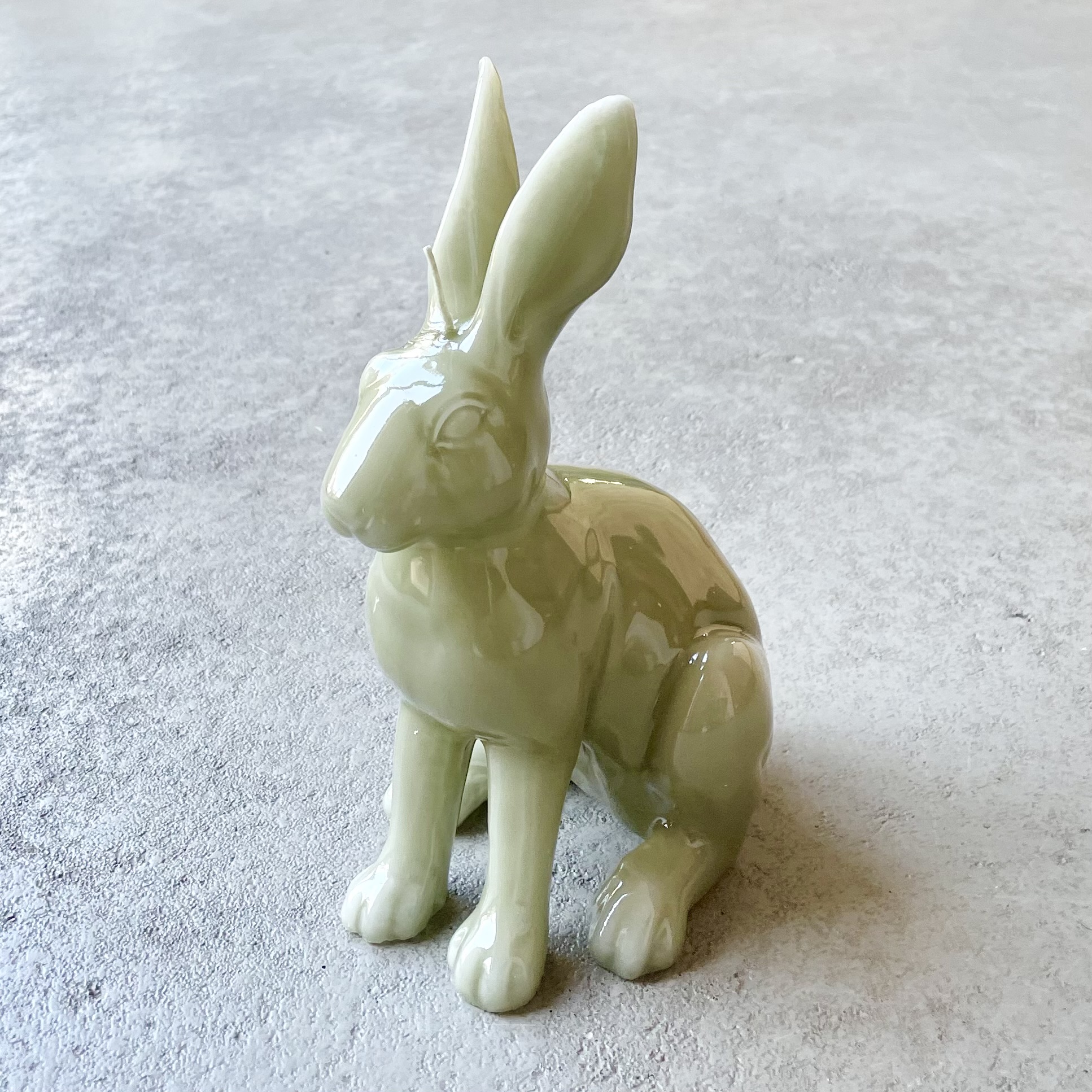 Hochglanz Objektkerze "Hase" H 22cm, Flechte