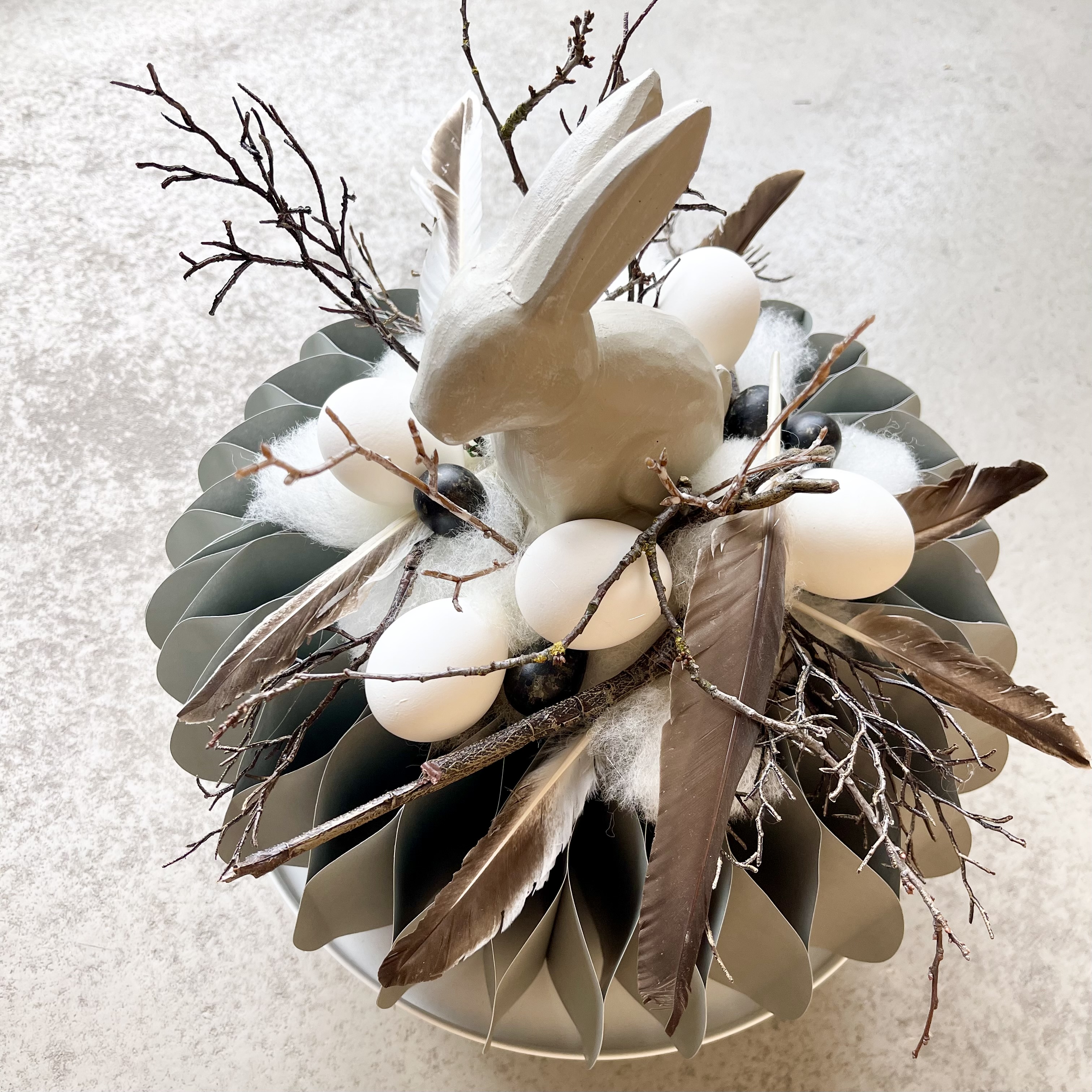 Nest Dacia grau hoch