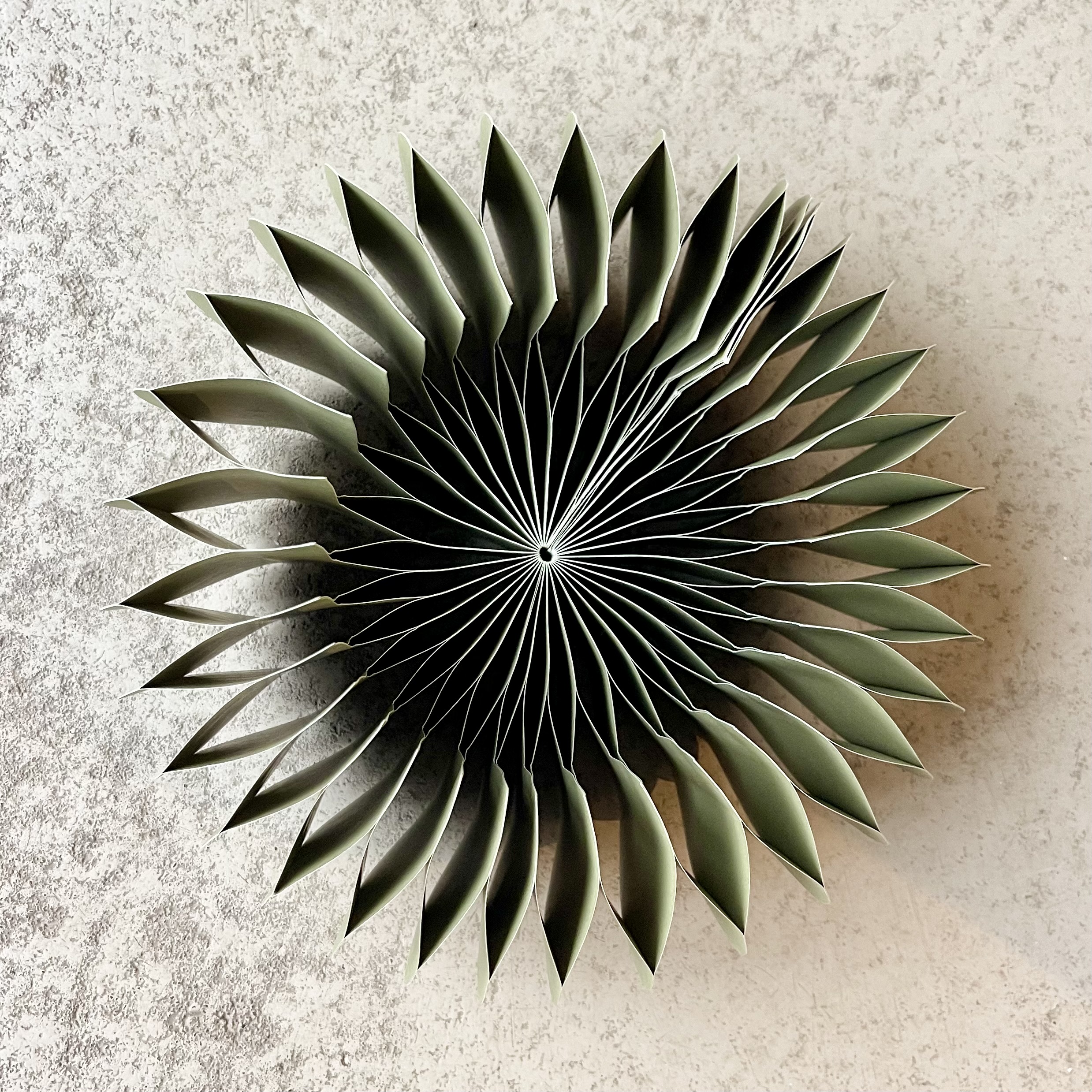 Pap.Sockel"Dacia",D28H31cm, dkgrün