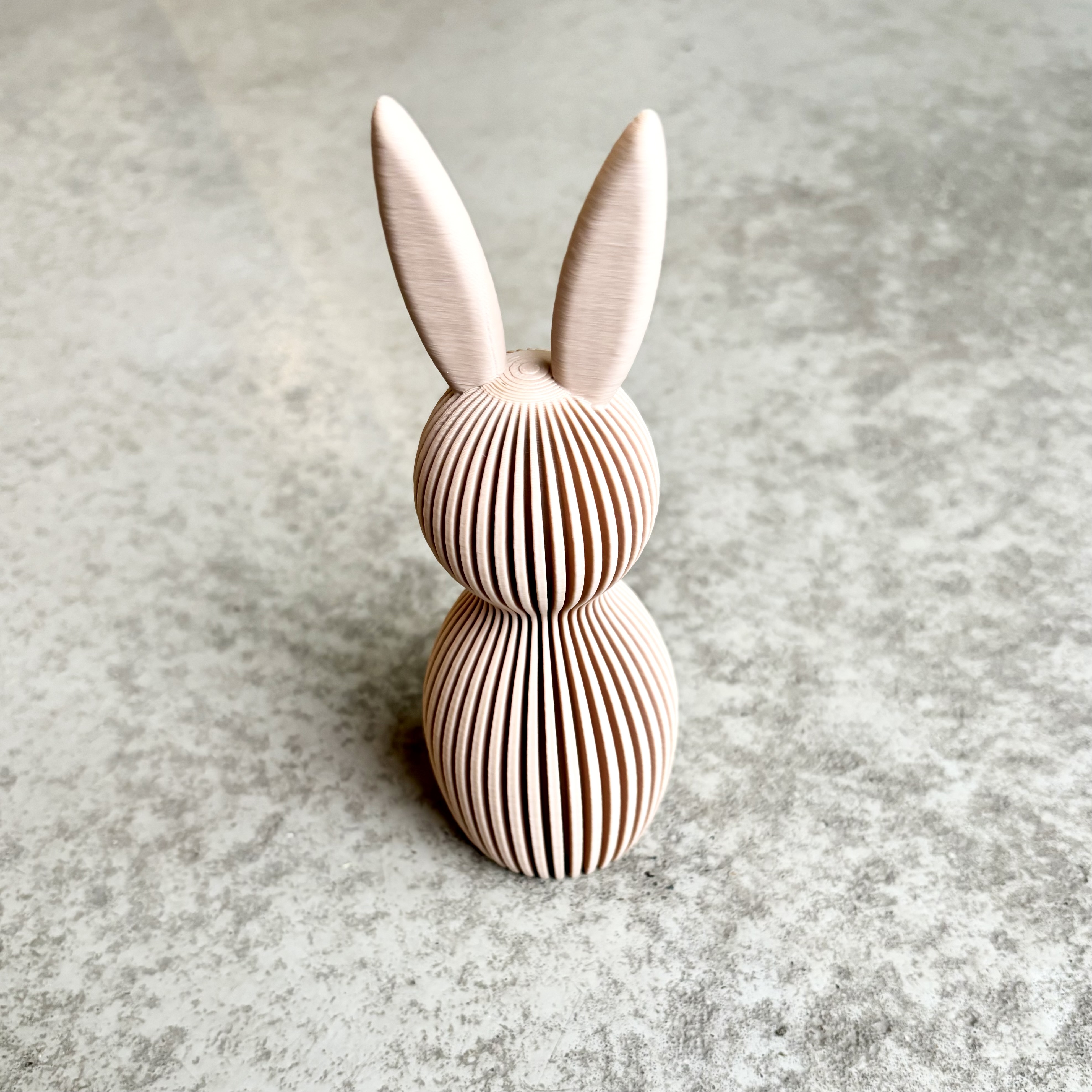 Kst.Hase"Printo"D6H16,5cm sand-mokka