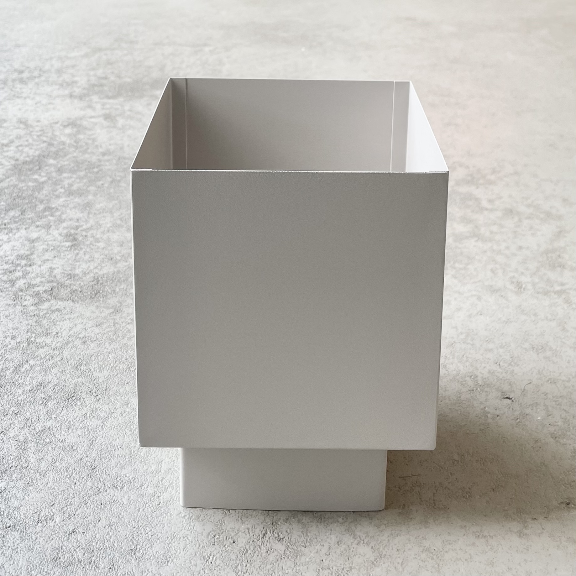 Metall-Kasten "Erik" quadratisch auf Fuß L15cm, taupe
