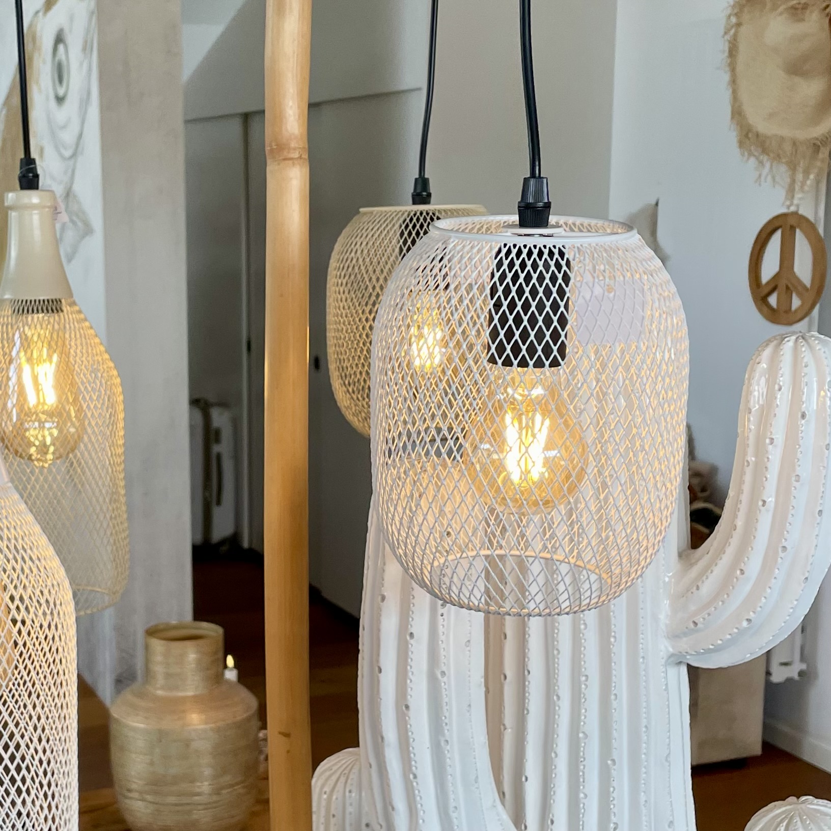 LED-Lampe "Grid" zum Hängen, bauchig H16,5cm, weiß